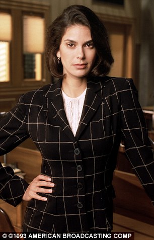 article-2246581-167759c7000005dc-916_306x477